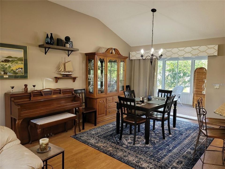 В аренду: $1,600 (3 спален, 2 ванн, 1392 Квадратных фут)