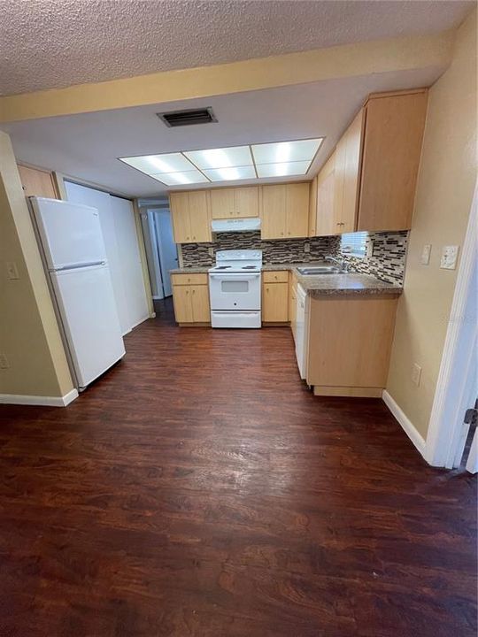 待售: $225,000 (3 贝兹, 2 浴室, 1246 平方英尺)