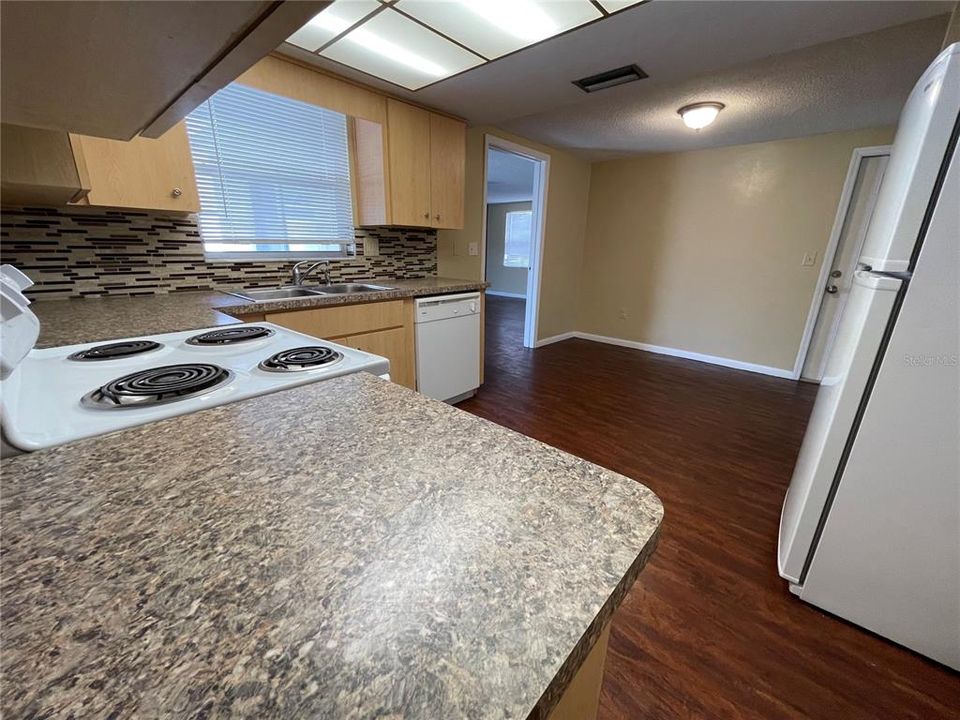 待售: $225,000 (3 贝兹, 2 浴室, 1246 平方英尺)