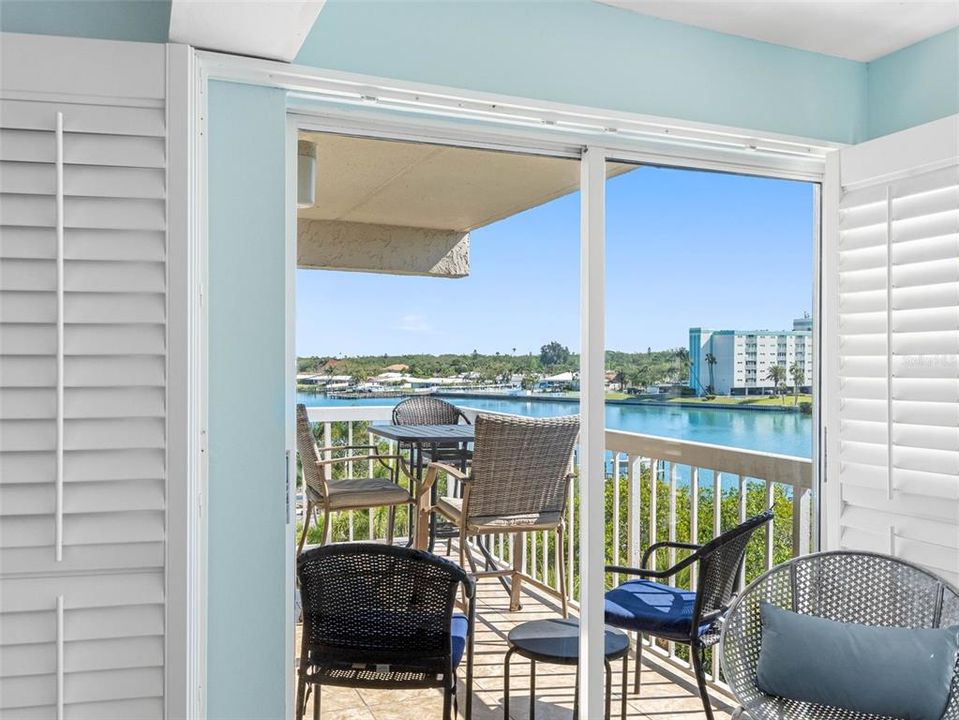 For Sale: $715,000 (2 beds, 2 baths, 1125 Square Feet)