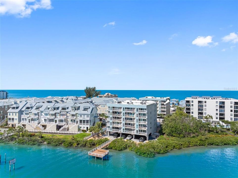 For Sale: $715,000 (2 beds, 2 baths, 1125 Square Feet)