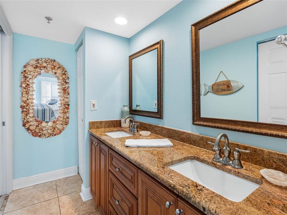 For Sale: $715,000 (2 beds, 2 baths, 1125 Square Feet)