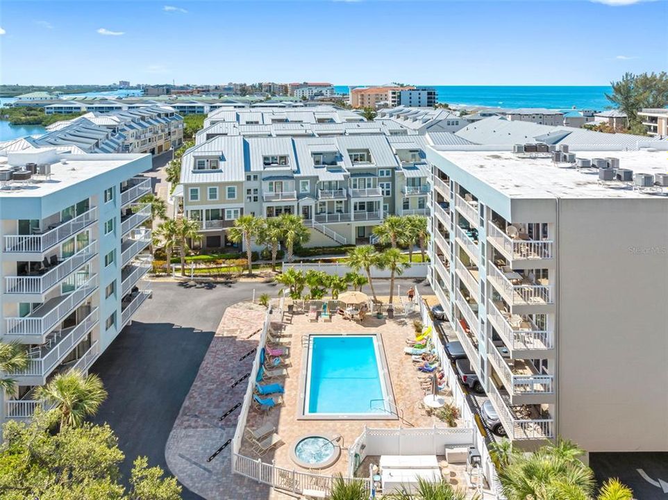 For Sale: $715,000 (2 beds, 2 baths, 1125 Square Feet)