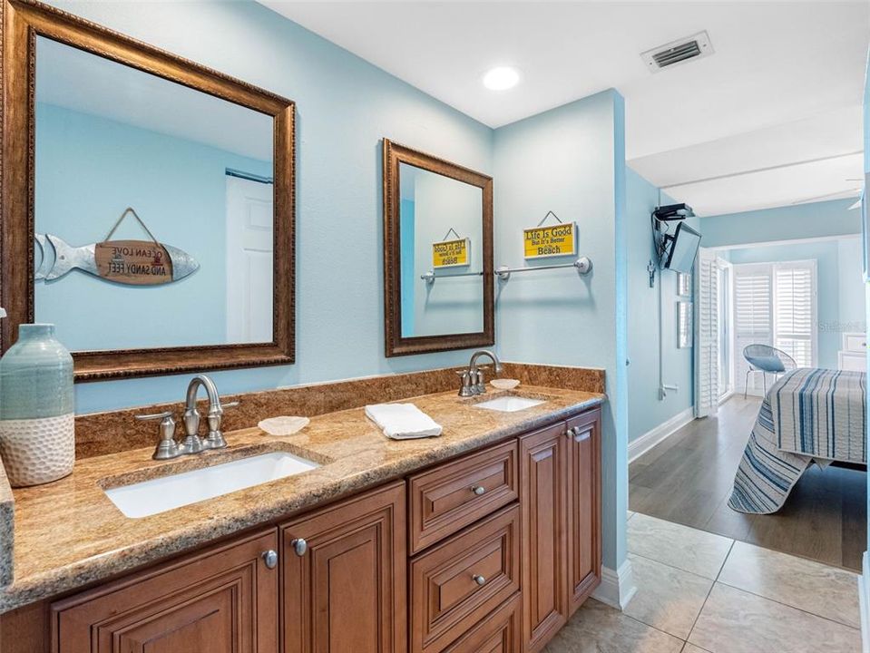 For Sale: $715,000 (2 beds, 2 baths, 1125 Square Feet)