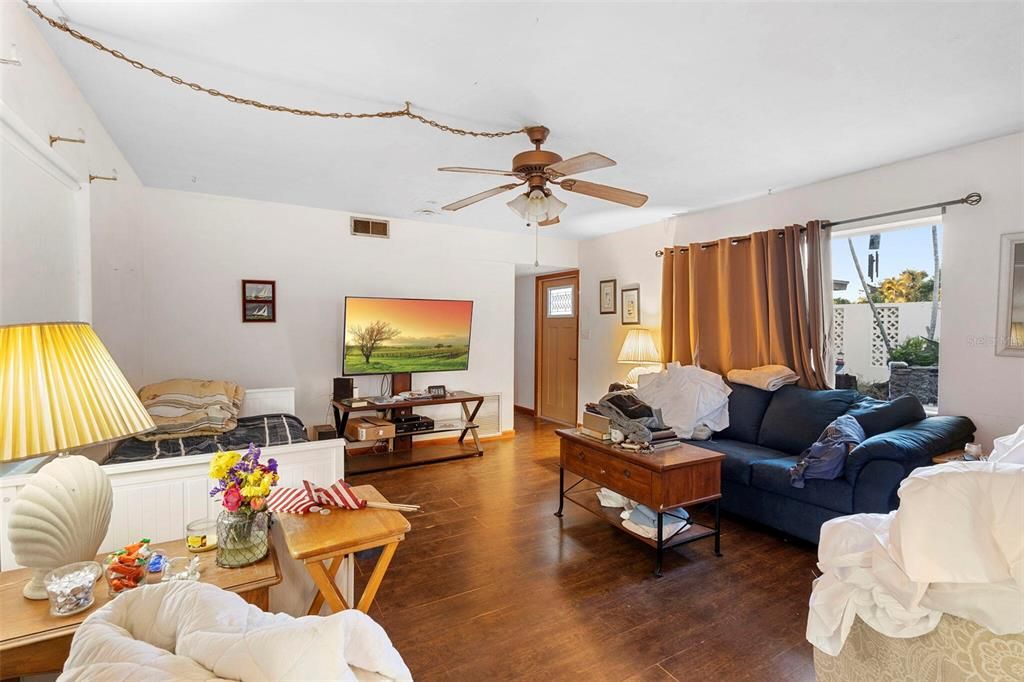 For Sale: $295,000 (3 beds, 2 baths, 1439 Square Feet)