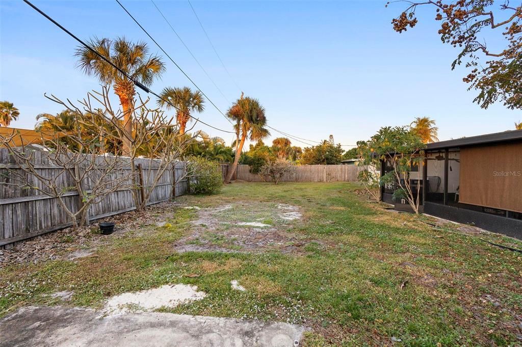 For Sale: $295,000 (3 beds, 2 baths, 1439 Square Feet)