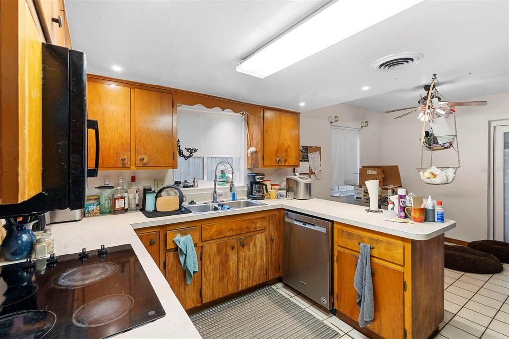 For Sale: $295,000 (3 beds, 2 baths, 1439 Square Feet)