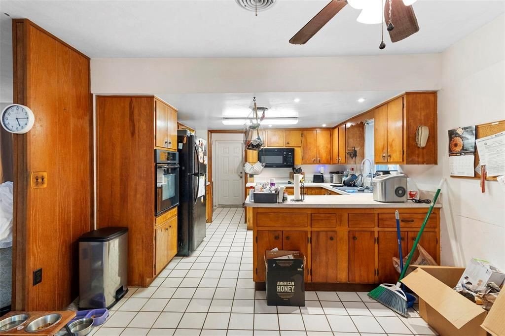 For Sale: $295,000 (3 beds, 2 baths, 1439 Square Feet)