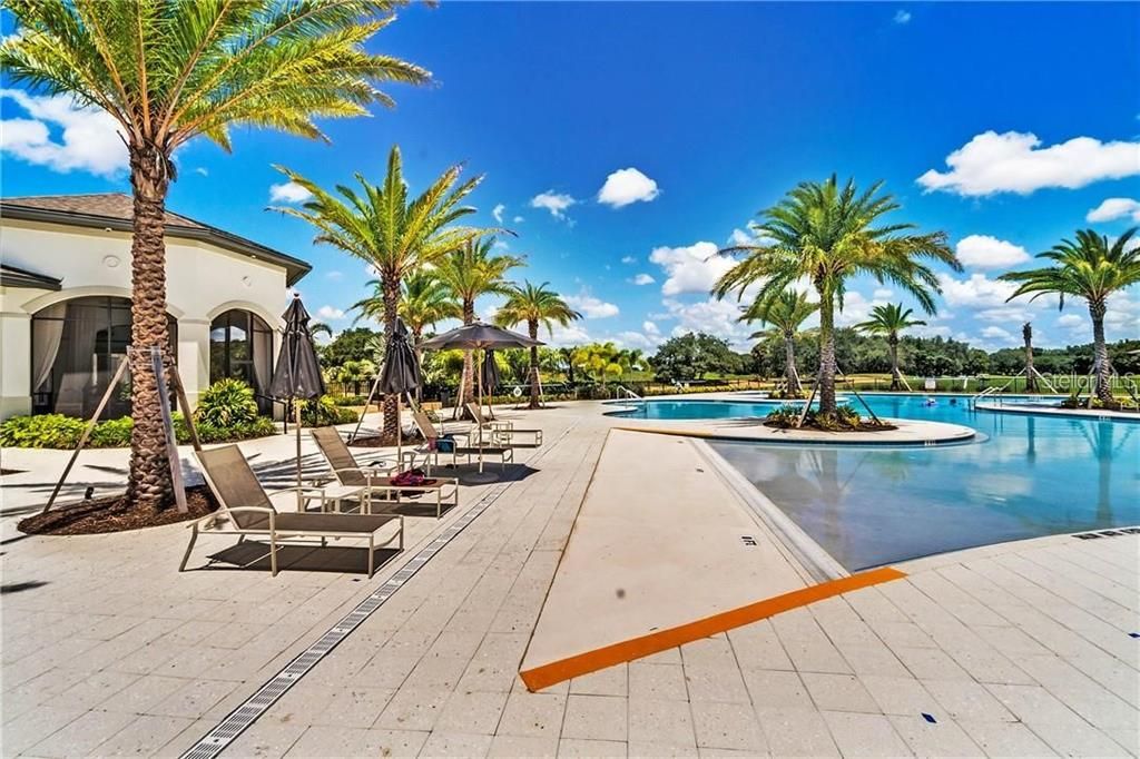 出租: $3,200 (3 贝兹, 2 浴室, 1970 平方英尺)