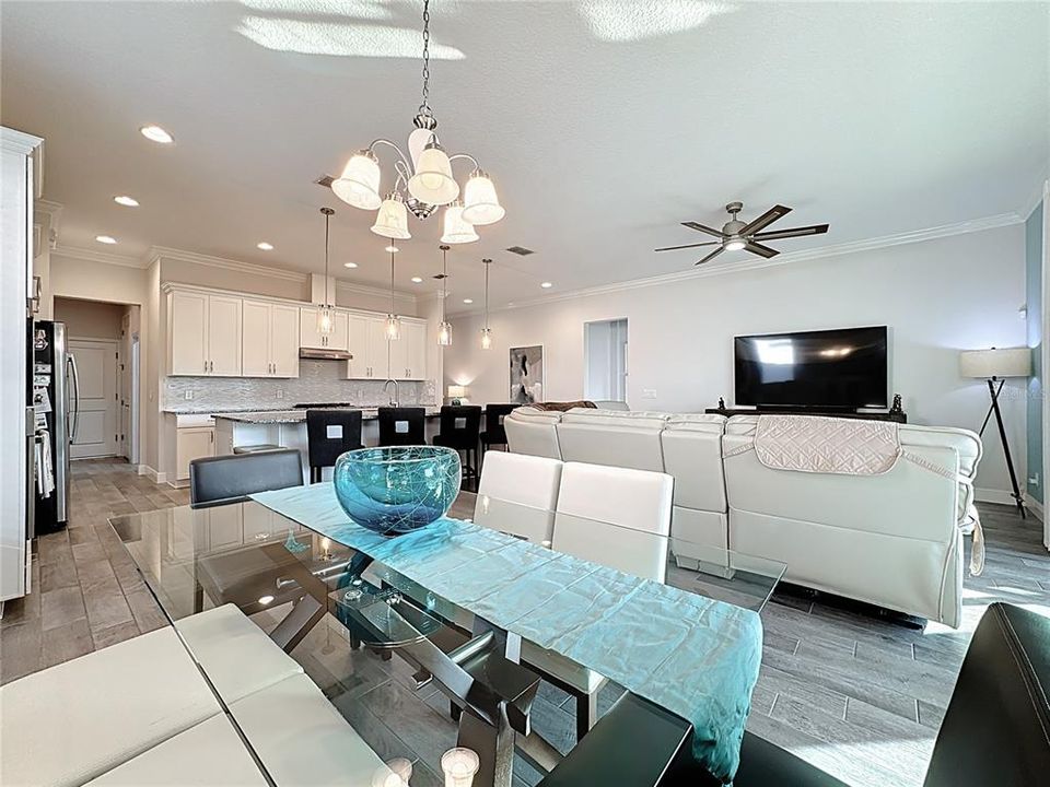 出租: $3,200 (3 贝兹, 2 浴室, 1970 平方英尺)