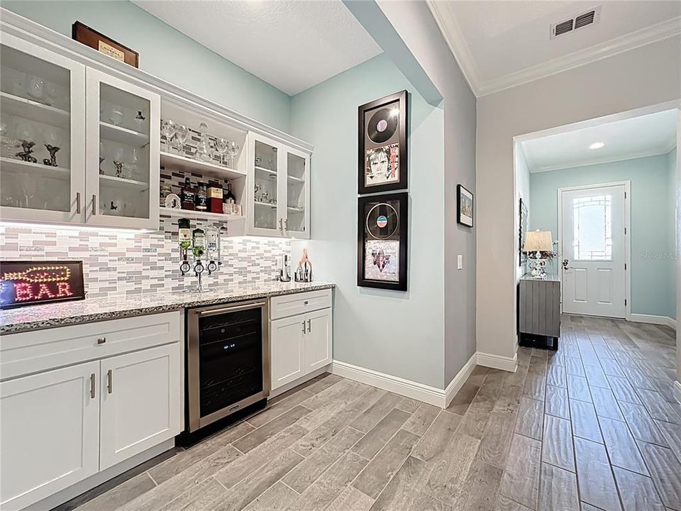 出租: $3,200 (3 贝兹, 2 浴室, 1970 平方英尺)