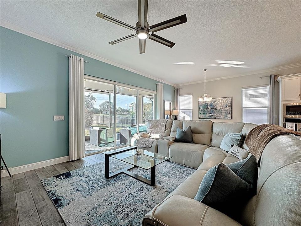 出租: $3,200 (3 贝兹, 2 浴室, 1970 平方英尺)