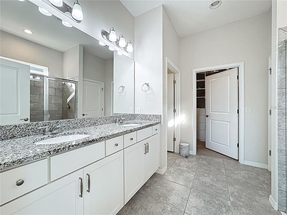 出租: $3,200 (3 贝兹, 2 浴室, 1970 平方英尺)