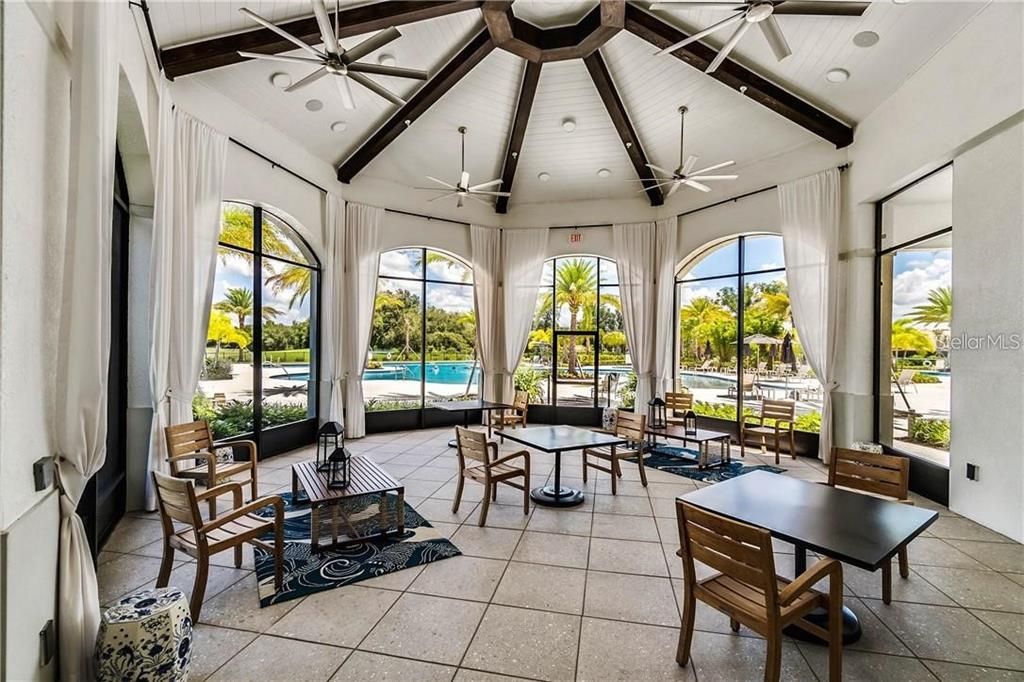 出租: $3,200 (3 贝兹, 2 浴室, 1970 平方英尺)