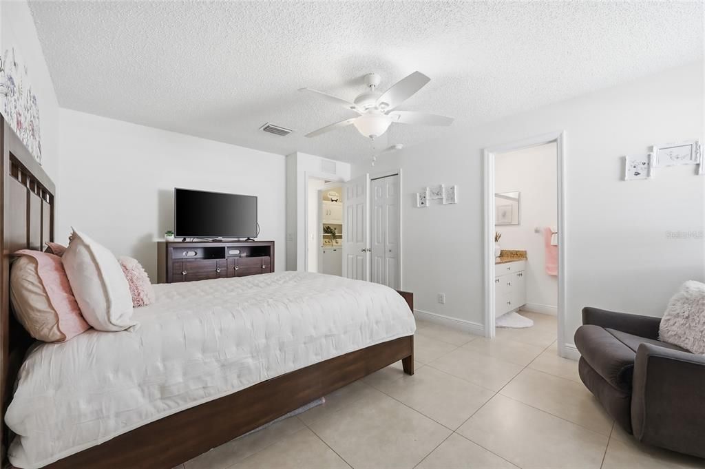 For Sale: $384,900 (3 beds, 2 baths, 1375 Square Feet)