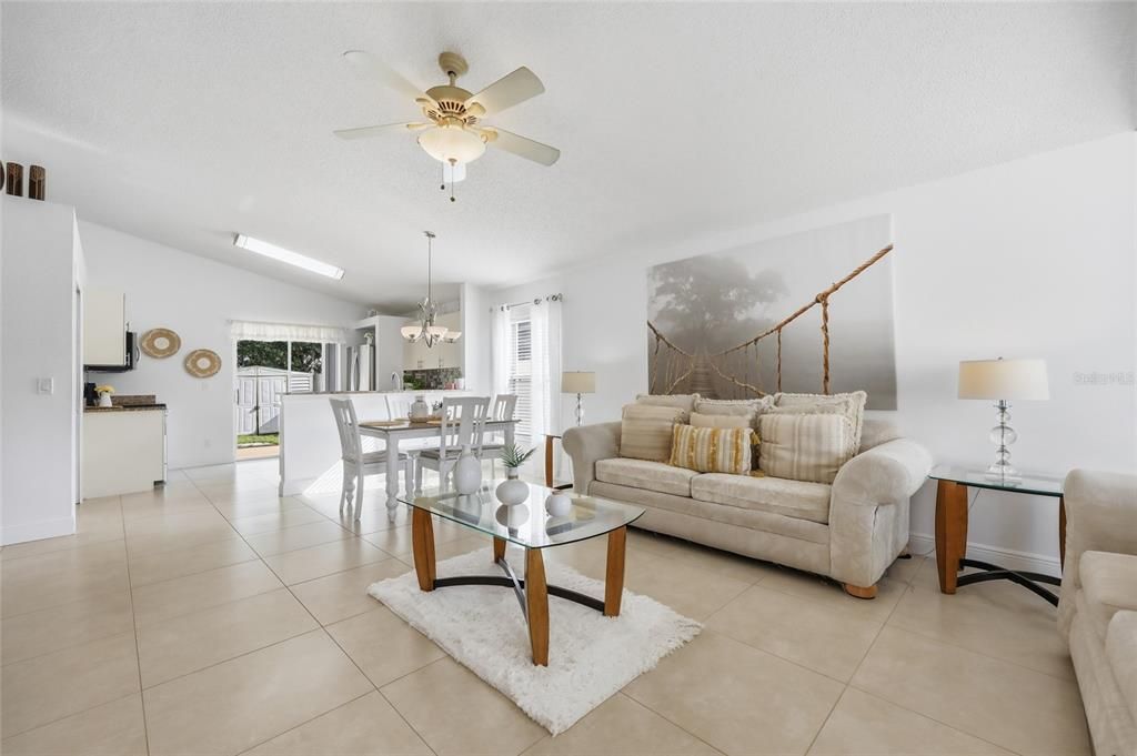 For Sale: $384,900 (3 beds, 2 baths, 1375 Square Feet)