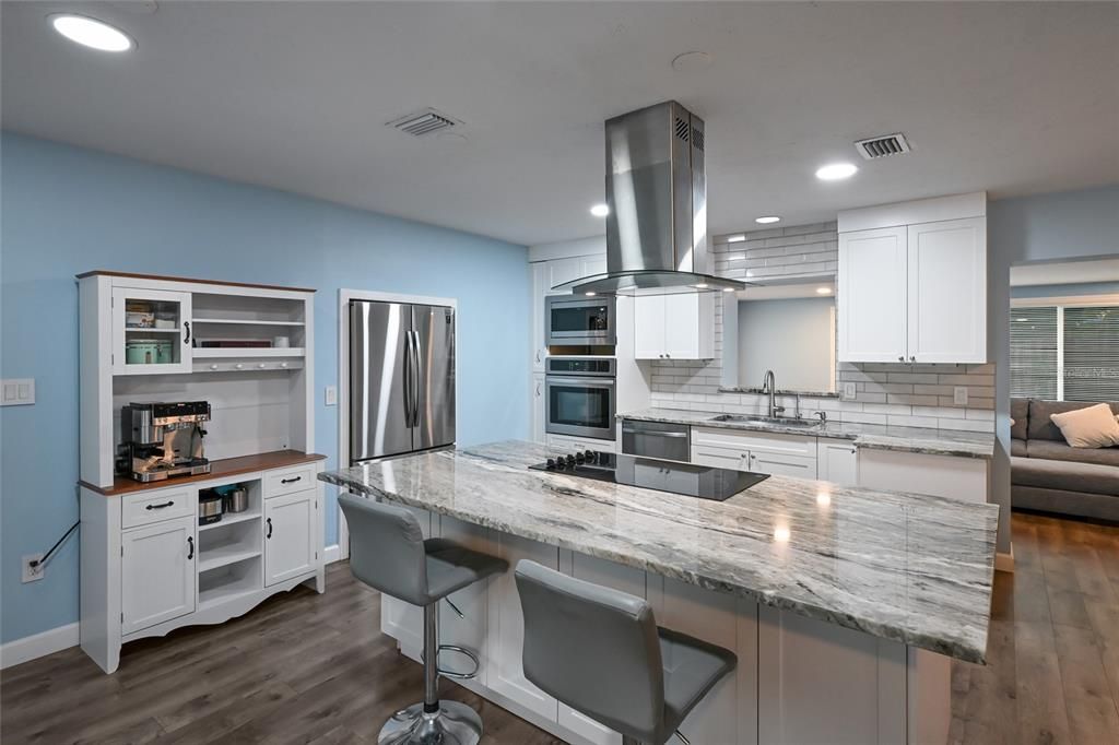 待售: $579,900 (4 贝兹, 2 浴室, 2168 平方英尺)