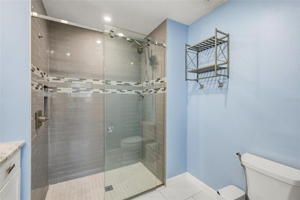 待售: $579,900 (4 贝兹, 2 浴室, 2168 平方英尺)