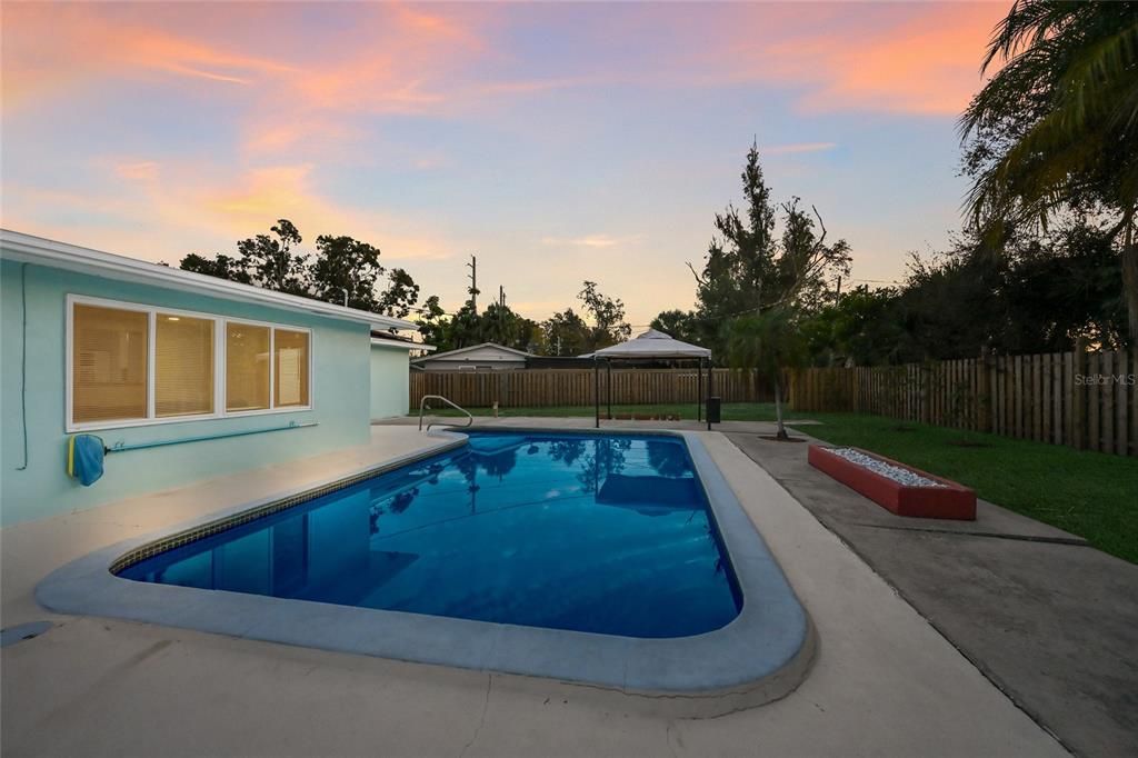 待售: $579,900 (4 贝兹, 2 浴室, 2168 平方英尺)