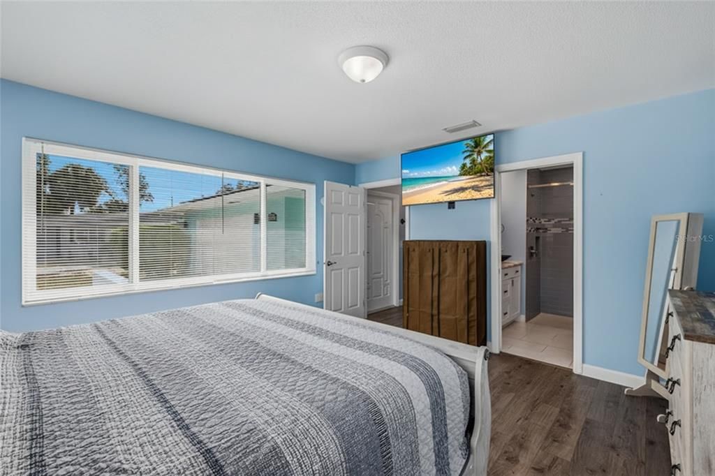 待售: $579,900 (4 贝兹, 2 浴室, 2168 平方英尺)