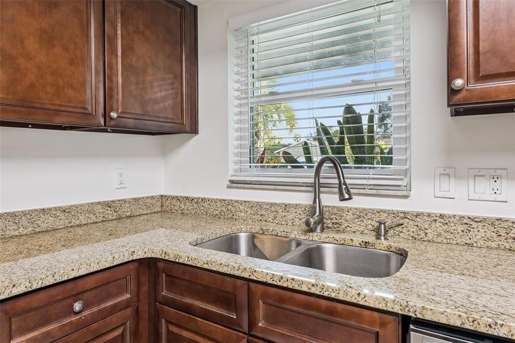 На продажу: $395,000 (3 спален, 2 ванн, 1612 Квадратных фут)