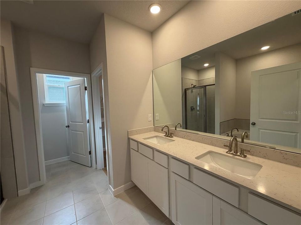 En Venta: $429,990 (4 camas, 3 baños, 2319 Pies cuadrados)