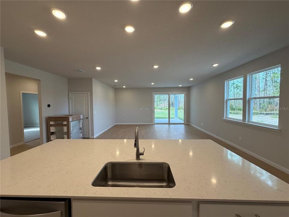 En Venta: $429,990 (4 camas, 3 baños, 2319 Pies cuadrados)