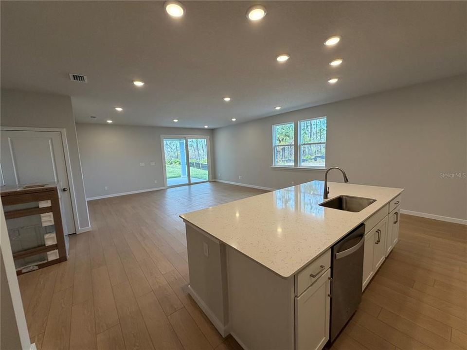 En Venta: $429,990 (4 camas, 3 baños, 2319 Pies cuadrados)