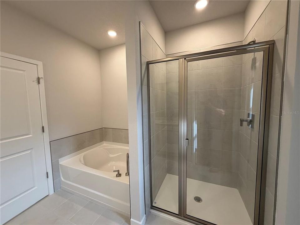 En Venta: $429,990 (4 camas, 3 baños, 2319 Pies cuadrados)