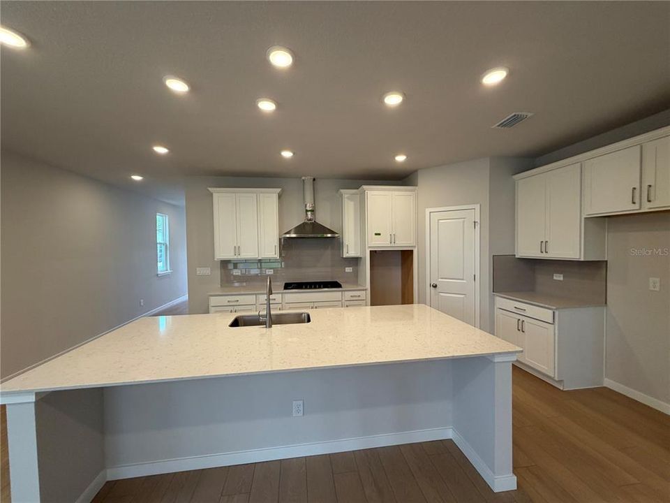 En Venta: $429,990 (4 camas, 3 baños, 2319 Pies cuadrados)