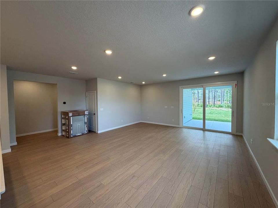 En Venta: $429,990 (4 camas, 3 baños, 2319 Pies cuadrados)