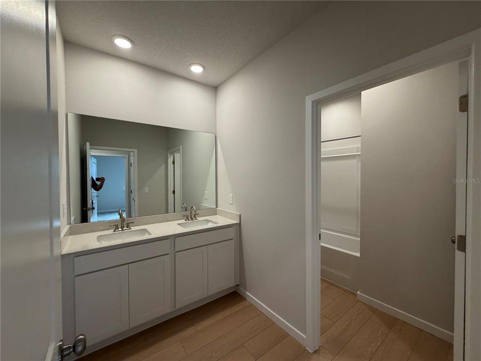 En Venta: $429,990 (4 camas, 3 baños, 2319 Pies cuadrados)