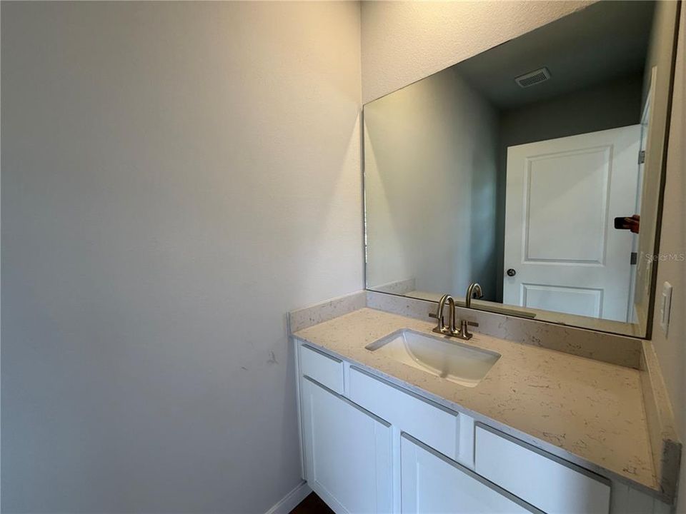 En Venta: $429,990 (4 camas, 3 baños, 2319 Pies cuadrados)