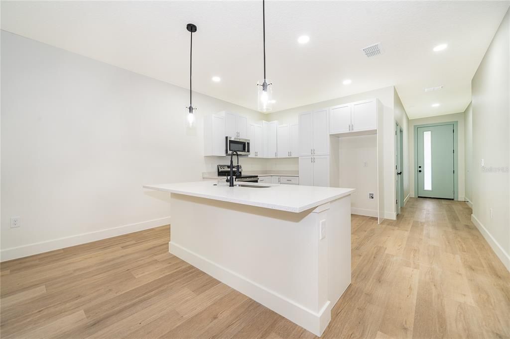 На продажу: $419,900 (4 спален, 3 ванн, 1881 Квадратных фут)