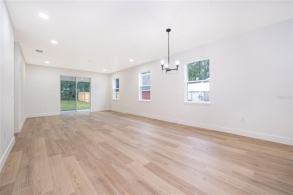 На продажу: $419,900 (4 спален, 3 ванн, 1881 Квадратных фут)