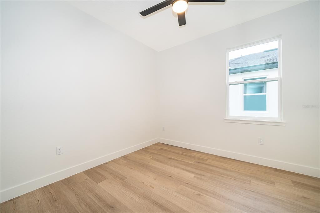 На продажу: $419,900 (4 спален, 3 ванн, 1881 Квадратных фут)