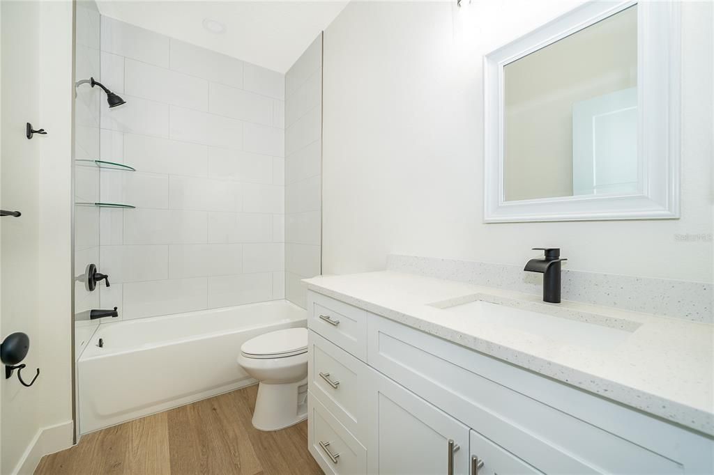 На продажу: $419,900 (4 спален, 3 ванн, 1881 Квадратных фут)