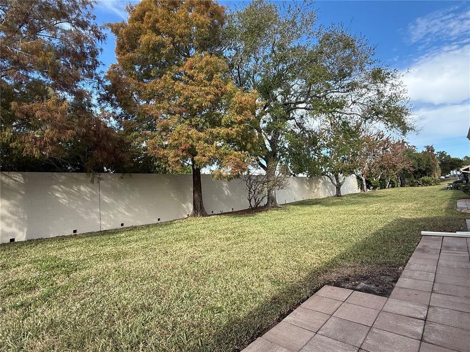 For Sale: $249,900 (2 beds, 2 baths, 810 Square Feet)