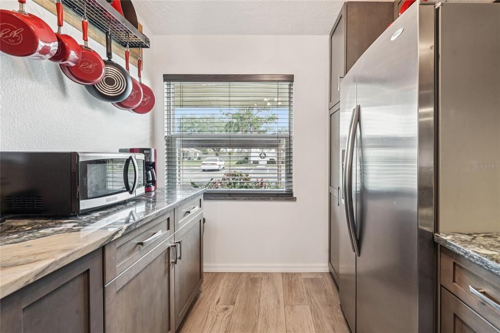 For Sale: $249,900 (2 beds, 2 baths, 810 Square Feet)