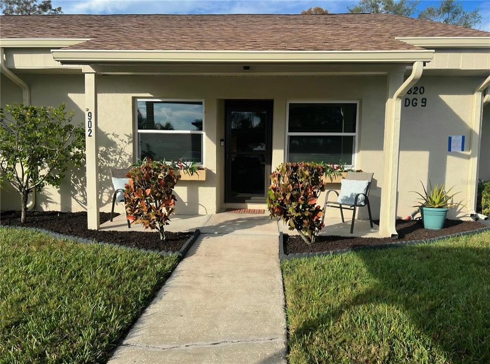 For Sale: $249,900 (2 beds, 2 baths, 810 Square Feet)