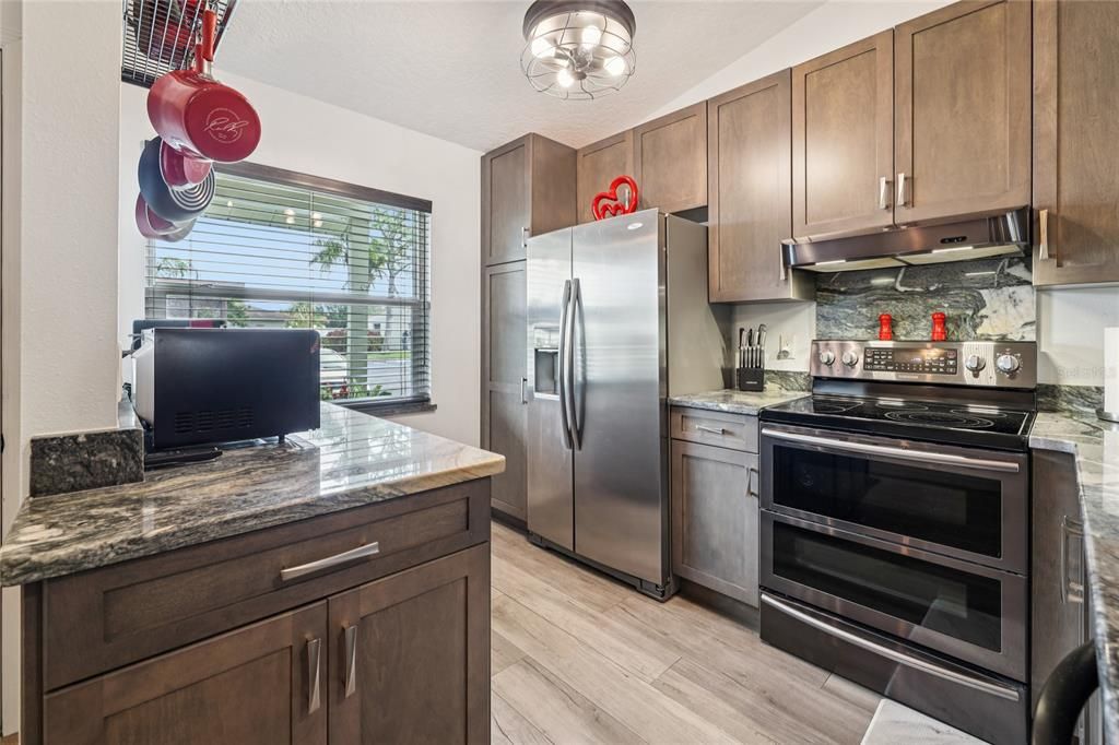 For Sale: $249,900 (2 beds, 2 baths, 810 Square Feet)