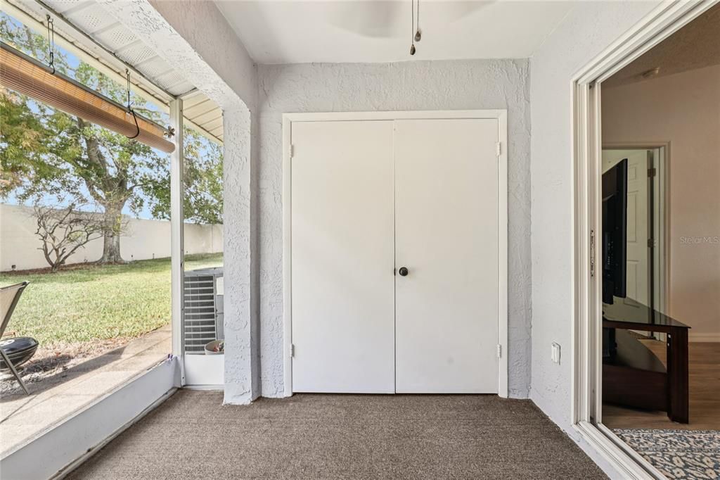 For Sale: $249,900 (2 beds, 2 baths, 810 Square Feet)