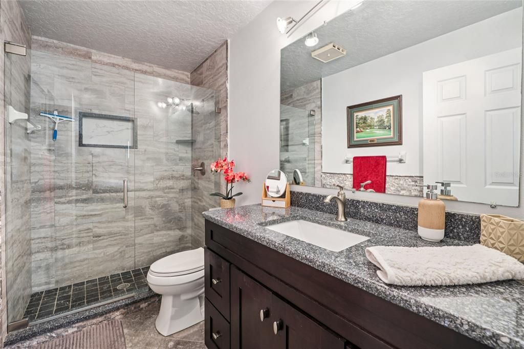 For Sale: $249,900 (2 beds, 2 baths, 810 Square Feet)