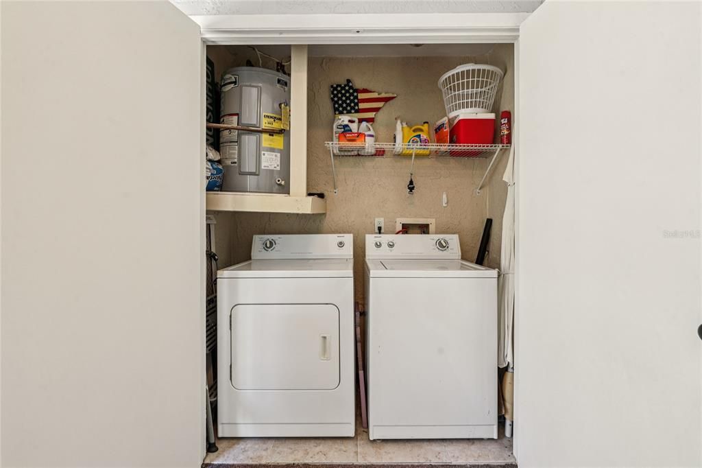 For Sale: $249,900 (2 beds, 2 baths, 810 Square Feet)