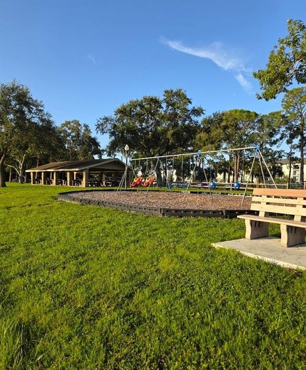 For Sale: $249,900 (2 beds, 2 baths, 810 Square Feet)