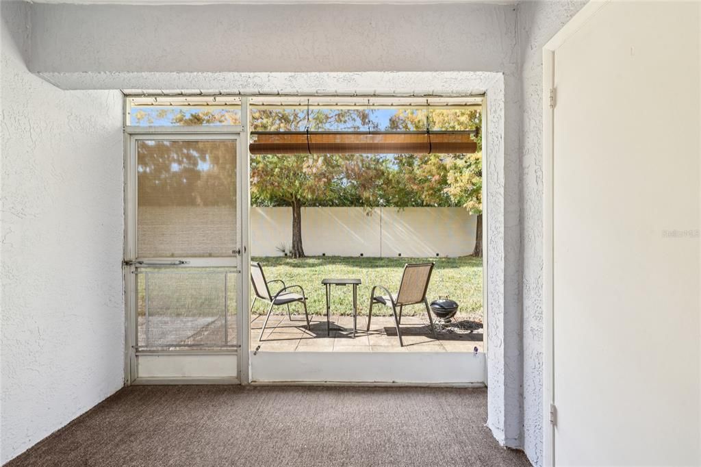 For Sale: $249,900 (2 beds, 2 baths, 810 Square Feet)