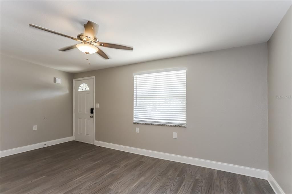 В аренду: $2,410 (3 спален, 2 ванн, 1144 Квадратных фут)