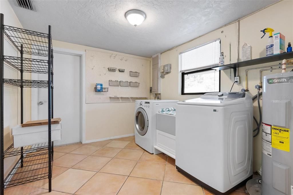 For Rent: $2,700 (3 beds, 2 baths, 1399 Square Feet)