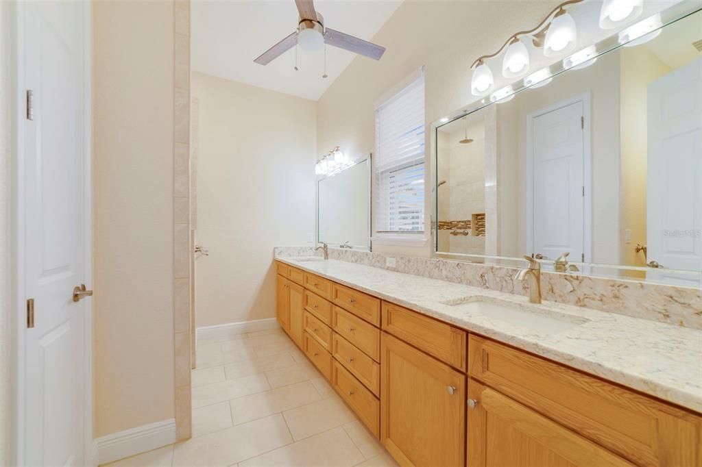 En Venta: $500,000 (2 camas, 2 baños, 1818 Pies cuadrados)