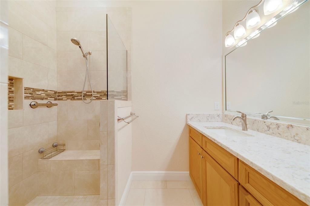 En Venta: $500,000 (2 camas, 2 baños, 1818 Pies cuadrados)